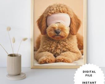 以下が含まれることがあります： ピンクのアイマスクをした茶色と白の犬。犬はベージュの表面に横たわっています。画像は明るい木製のフレームで囲まれています。