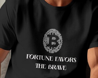 Bitcoin: La fortuna favorece a los valientes. Camiseta gráfica con regalo de BTC. Conciencia financiera, libertad financiera a través de Bitcoin. Regalo para los maximalistas de BTC.