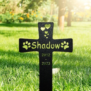 Dog Grave Marker Cross Memorial Gift Pet Loss Stake Memorial Plaques for Outdoor Pet Memorial Garden Cemetery Black Sympathy Garden Stakes