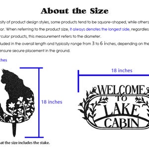 Puede incluir: Dos ejemplos de letreros de jard&iacute;n de metal, cada uno con una longitud de 18 pulgadas. El primer letrero presenta una silueta negra de un gato con detalles florales. El segundo letrero dice "Bienvenido a Lake Cabin" con un dise&ntilde;o floral alrededor del texto.
