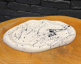 Decorative oval tray / tray / tidy / Jewelry holder / storage tray / Jesmonite tray / line art / Design dish / Love