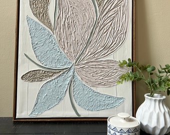 Blüte in Pastellfarben - Florale strukturierte Kunst - Pastellblumen - Gipskunst - 3D Blumen Wanddekor - Rosa und Blaue Blumen Malerei
