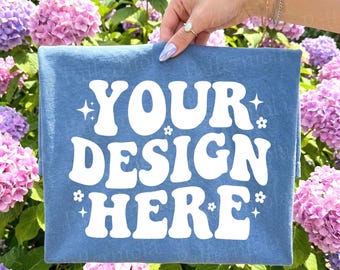 Maqueta de camiseta doblada de mezclilla azul Comfort Colors 1717 / Estilo de vida de jardín de hortensias (descarga digital)