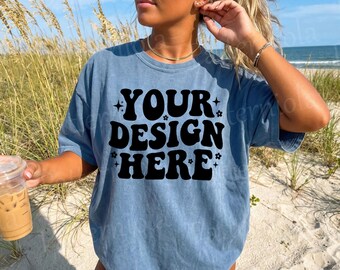 Maqueta de jeans Comfort Colors 1717, maqueta de camiseta azul vaquero, maqueta de camisa extragrande, camisa estilo playero, impresión bajo demanda de verano