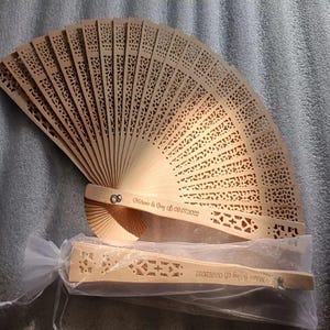 Massen-personalisierter Hochzeitsfächer, Hochzeitsgeschenke, für Gäste Kundenspezifischer Handfächer, Brautpartybevorzugungen, Sommerhochzeit, rustikale Gefälligkeiten, Geschenkfächer