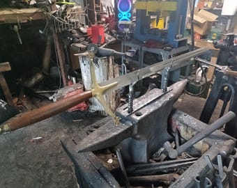 Hand Forged Steel Sword Stand: Custom Knife & Rifle Display