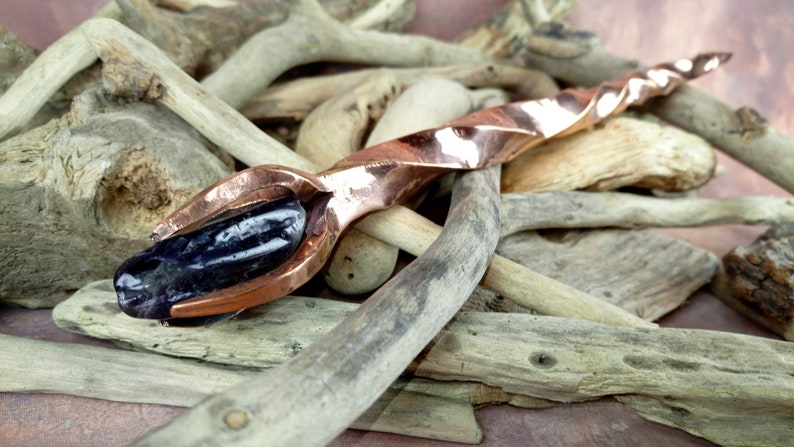 Baguette de sorciers en cuivre et améthyste, forgée à la main par le forgeron image 7