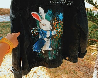 手描きデニムジャケット - 「不思議の国のアリス ウサギ」