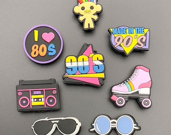 Retro Themen Clog Anhänger - Kinder Damen Mädchen Schuh Anhänger - 90er 80er Jahre Rollschuhe Boombox Troll Sonnenbrille