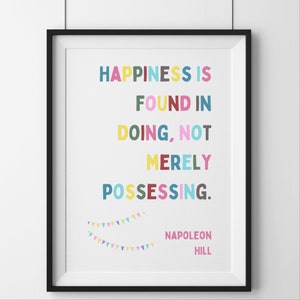Arte mural imprimible / Cita de Napoleon Hill / La felicidad se encuentra en la acción / Napoleon Hill / Impresión literaria