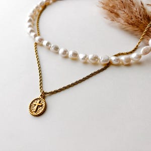 Gouden kruis gelaagdheid ketting kruis hanger bedelketting natuurlijke zoetwaterparel choker christelijke gedraaide ketting vrouwen geloof cadeau