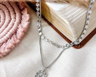 Vintage Style Silver Cross Necklace: Hypoallergenic Stainless Steel Chain