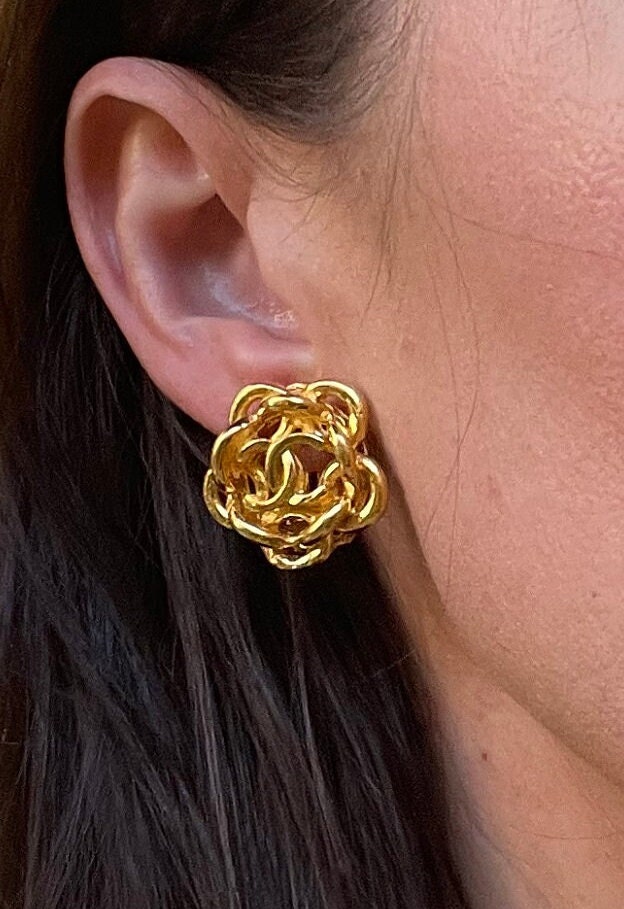 日本初の Rare 1970s Clip-on Plated Gold Logo CC Chainlink Chanel ラッピング・包装