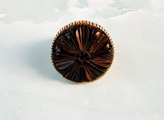 Carved Black Stone Statement Ring: Gold Tone Ster… - image 6