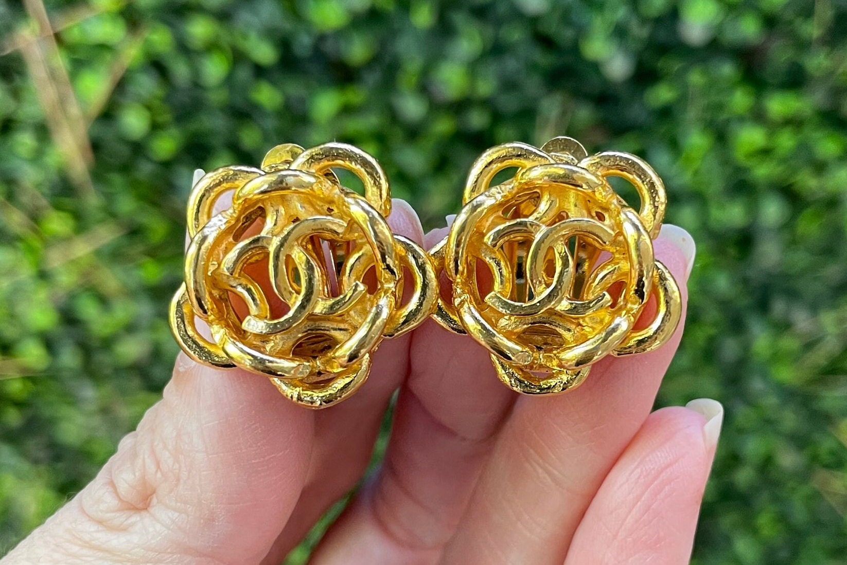 Rare 1970s Chanel Chainlink CC Logo Gold Plated Clip-on Rare 1970s Chanel Chainlink CC Logo Gold Plated Clip-on