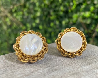 Miriam Haskell 1950s Mother Of Pearl And Gold Round Clip-On Earrings, Midcentury Rare and Collectable