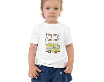 ハッピーキャンパー幼児用Tシャツ | かわいいキャンプグラフィックTシャツ | キッズアウトドアアドベンチャーシャツ | 楽しいキャンパーアパレル | カジュアル幼児用Tシャツ