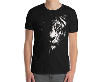 Artistic Lion Face T-Shirt – Unisex Black & White Lion Graphic Tee – Perfect for Animal and Art Lovers