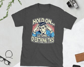 Camiseta divertida de pensador excesivo: estilo cómic retro para mentes ansiosas. "Espera, déjame pensarlo demasiado".