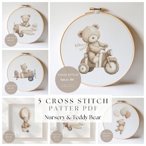 Könnte beinhalten: Fünf Kreuzstichmuster mit Teddybären in verschiedenen Szenen. Designs umfassen einen Bären im Flugzeug, auf einem Roller und mit Ballons. Die Muster werden in Stickrahmen mit dem Text "Cross Stitch Pattern PDF" angezeigt.