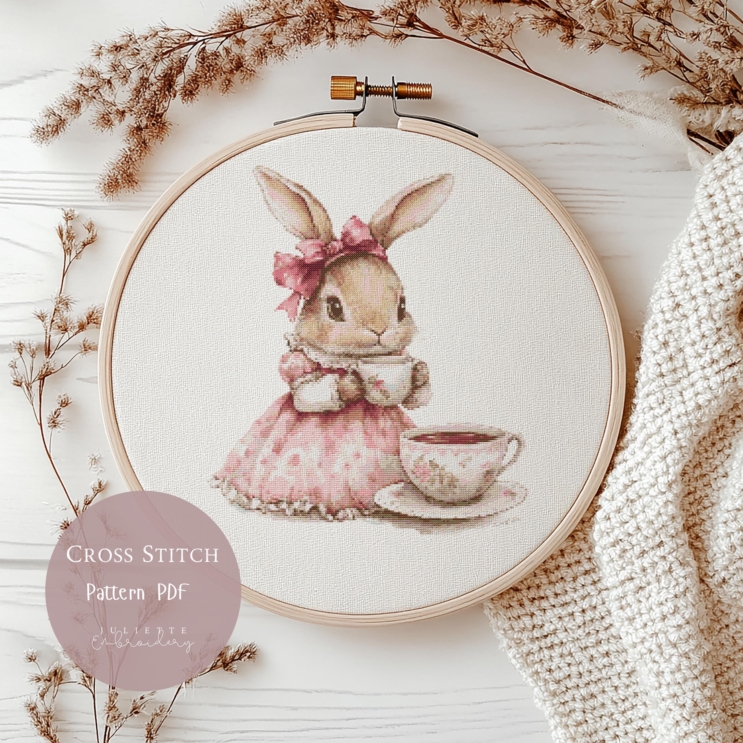 ヴィンテージクロスリネンにハンドメイド手刺繍うさぎちゃん·͜· ♡ ヴィンテージクロスリネンにハンドメイド手刺繍うさぎちゃん·͜