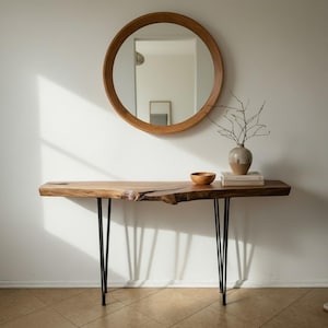 Mesa de entrada artesanal em nogueira com borda natural | Mesa de console em nogueira preta maciça | Mesa de sofá | Mobiliário moderno e orgânico | Peça única