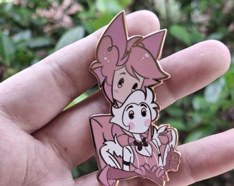 Radioapple Cute pin! (2.5 in)