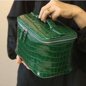 Borsa per il trucco in pelle fatta a mano con specchio: pochette da viaggio per cosmetici