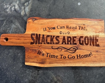 Die Snacks sind weg, um nach Hause Schneidebrett, Charcuterie Brett oder Zeichen zu gehen