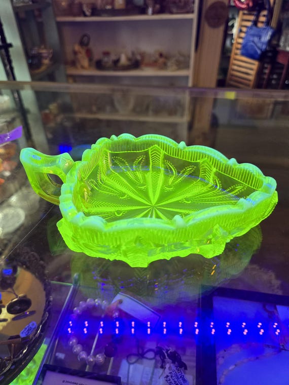 美術品・アンティーク・コレクション ヴァセリン調 ガラスソルトディッシュ