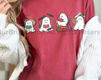 Cute Bookish Ghost Shirt for Book Lover Spooky T-shirt for Fall Librarian Halloween Tee for Teacher Halloween Bookish Gifts for Readers