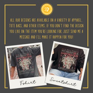 Op de afbeelding: Afbeelding met een donkergrijs t-shirt en een zwarte sweatshirt, beide met een grafisch ontwerp met de tekst "A Well-Read Woman is a Dangerous Creature". Het t-shirt is gelabeld met "Tshirt" en de sweatshirt met "Sweatshirt". De afbeelding bevat ook tekst over beschikbare kleding.