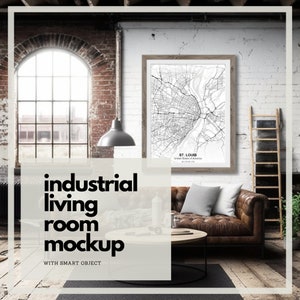 Può includere: Un mockup di soggiorno industriale con una mappa in bianco e nero incorniciata di St. Louis, Missouri. Il testo sulla mappa recita "ST. LOUIS United States of America". La stanza comprende un divano in pelle, una scala in legno e un tavolino rotondo.