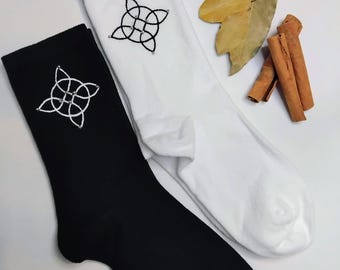THE WITCHES KNOT Socks Embellished with Silver Beading