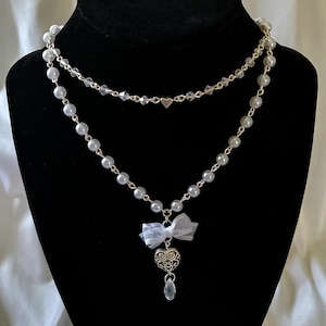 Double layered crystal pearl necklace