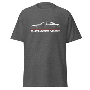 Puede incluir: Una camiseta gris jaspeada con una silueta blanca de un sedán Mercedes-Benz Clase E W211 y el texto "E-CLASS W211" en blanco.