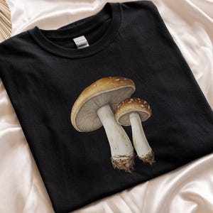 Pilz Shirt | Realistische Mykologie Pilze T-Shirt, Vintage Futter Kunst, Botanisch inspiriertes Naturliebhaber T-Shirt, Wildpilz Geschenk 119