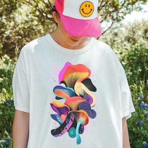 Psychedelic Mushroom Shirt, Trippy Fungi Art Tee, Colorful Mycology Lover T-Shirt, Magic Mushroom Aesthetic Fprint 228