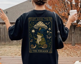 Maglietta The Forager, maglietta grafica con tarocchi di rana e fungo, stampa sul retro 18
