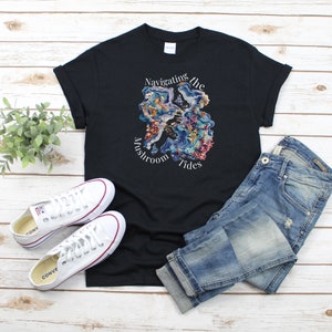 Festivalkleding | Psychedelisch shirt | Navigeren door de paddestoelgetijden | Maritieme paddestoelen en natuurliefhebberkleding