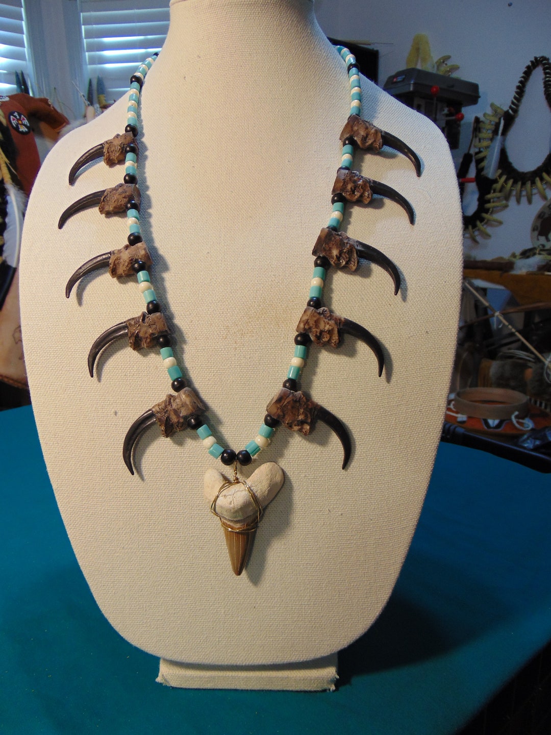 Cote Claw Necklace main image 1