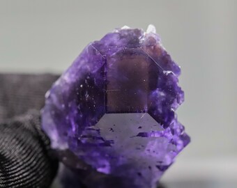 Fluorite di tanzanite viola proveniente dal Fujian, Cina