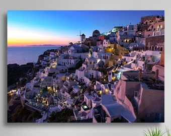 Ciudad costera de Oia en la isla griega de Santorini Justo después de la puesta del sol Gran lienzo mate Impresión fotográfica Listo para colgar Arte de la pared