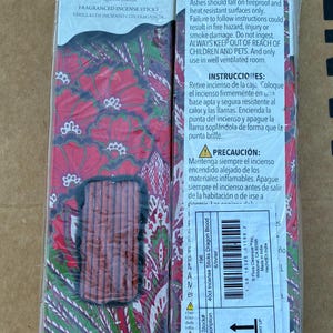 May include: A pack of 40 incense sticks, "Dragon Blood", with a red floral design. The packaging includes instructions for use. The incense sticks are designed to be used in a heat-resistant holder.