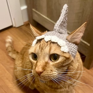 Crochet Shark Hat for Cats: Pet Shark Fin Costume