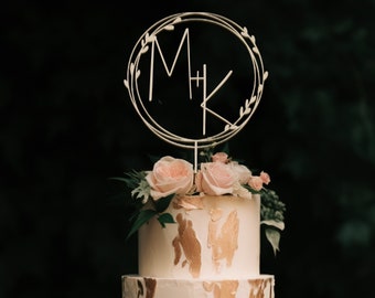 Hölzernes Monogramm-Hochzeitstorte-Topper, Personalisierter, Benutzerdefinierter Initialen-Kuchendeckel, Mr und Mrs Cake Topper, rustikaler Jubiläums-Taufe-Topper