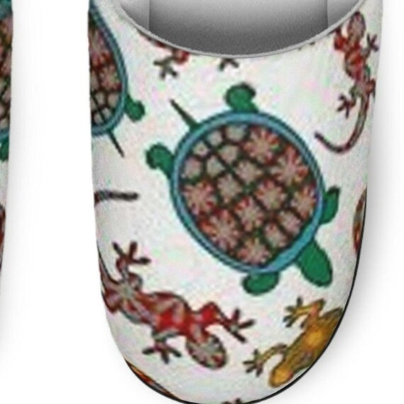 Men's Snapping Turtle Slippers With Bold Wildlife Design, Indoor