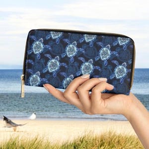 Blue Sea Turtle Wallet with Dark Ocean Pattern – Boho Marine Life Zipper Clutch for Women – Vegan Leather Coastal Purse Gift