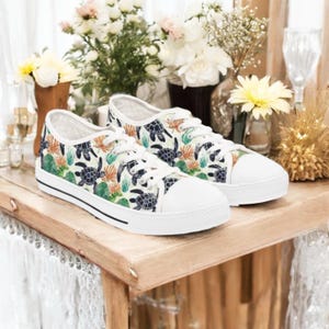 Sea Turtle Sneakers for Women Ocean Print Canvas Shoes Cute Beach Themed Casual Walking Lightweight Lace Up Trainers Gift Idea