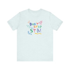 Maglietta sulla neurodiversità, maglietta per la consapevolezza dell'autismo, maglietta per disturbi dell'elaborazione sensoriale, abbigliamento per l'espressione di sé, regalo per i sostenitori della neurodiversità Heather Ice Blue
